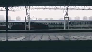 车站直拍一个人的返程路、片段素材视频的预览图